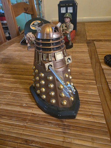 Dalek movable toy figure - dalek,
