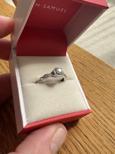 9ct white gold 25ct - 0.25ct, total