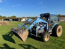 izeki 4x4 tractor with opening loader bucket
