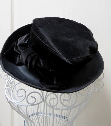 Vintage velvet hat bow - velvet,
