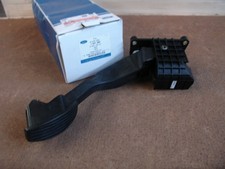 1541360 Accelerator Pedal With