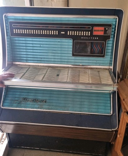 Wurlitzer juke box - wurlitzer,