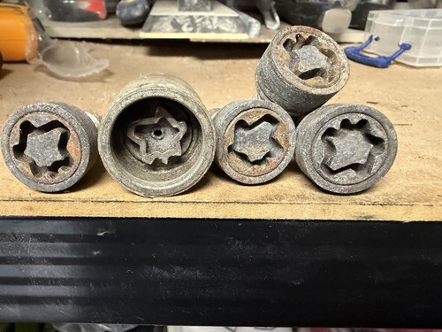 Locking wheel bolts - bolts, to