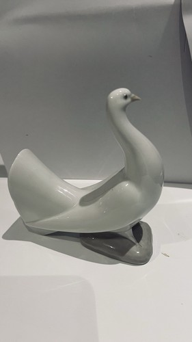 Vintage dao by lladro - •,