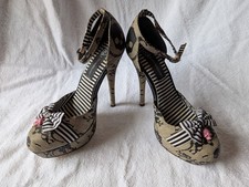 Iron Fist Pinstripe, Skulls