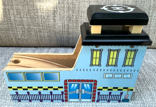 Wooden heli pad drive through - heli-pad,