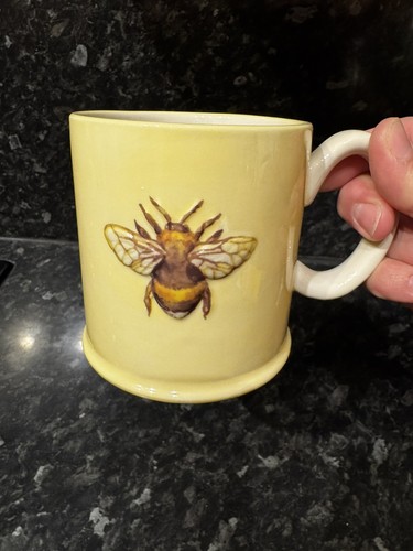 The old pottery company bee - pottery,