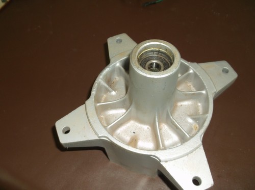 Suzuki rv90 front hub - front,