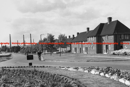 F013937 view housing estate - f013937, to