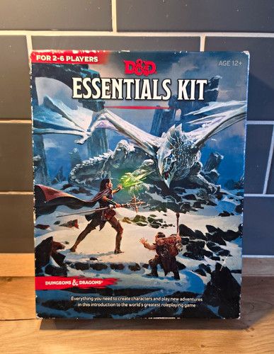 Dungeons dragons essentials - &,