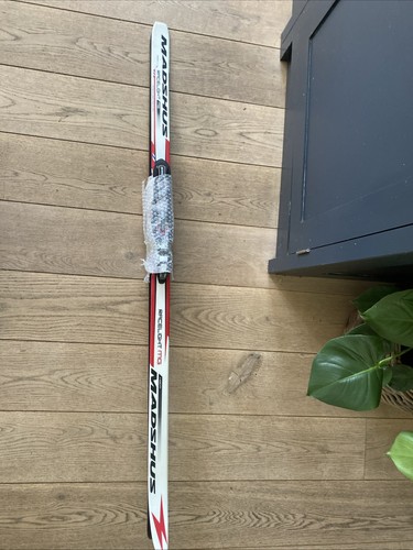 Cross country skiing - country,