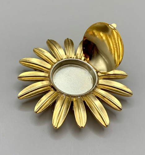 Daisy brooch locket - brooch, perfume