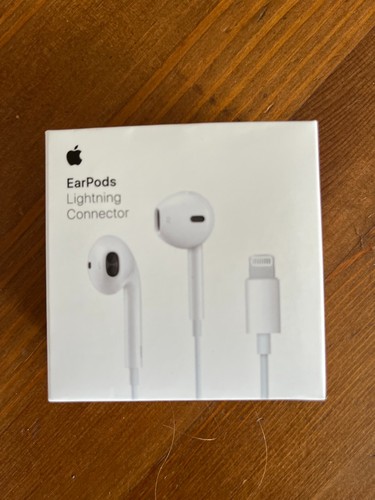 Ear pods lighting connector - ear,