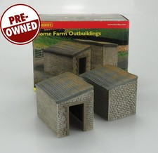 OO Gauge Hornby Skaledale R8610 Home Farm Outbuildings