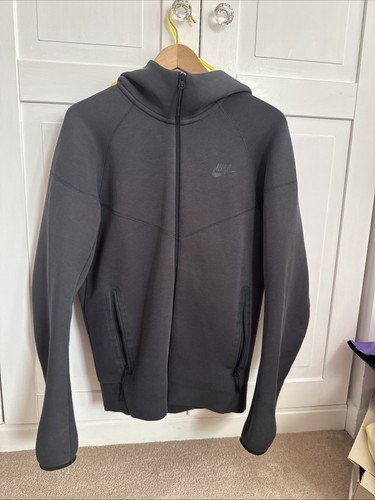 Grey nike tech fleece - tech,