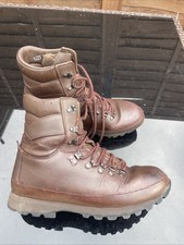 Altberg defender boots size 9M