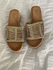 BNWOT Sergio Todzi Gold Holiday Sandal 6 Uk 39 EU