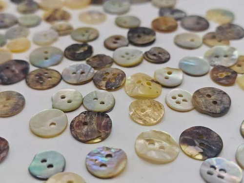 Mother pearl buttons - of,