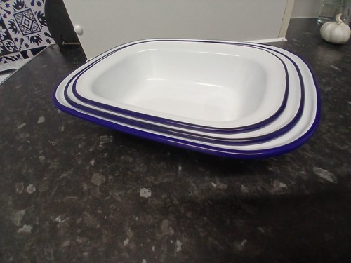 Enamel bakeware oblong pie