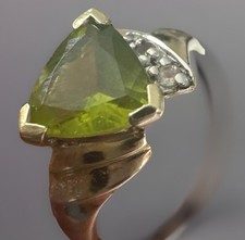 Gems TV 9ct Yellow Gold Peridot & White Topaz Ring Size N 1/2 Fully Hallmarked