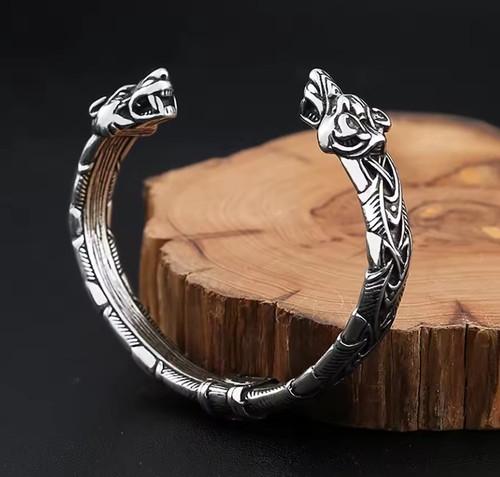 Viking arm ring - arm,