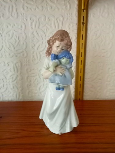 Lladro nao figurine re - nao,
