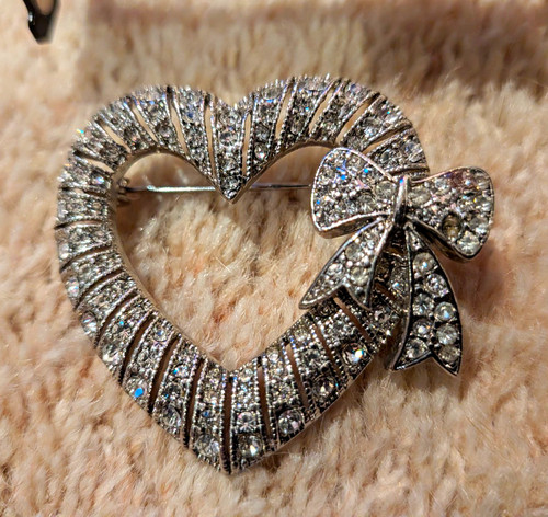 Silver tone heart bow brooch - silver,