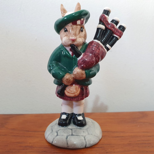 Royal doulton bunnykins piper - doulton,