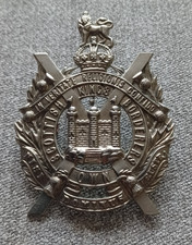  GB MILITARY BADGE - THE KING'S OWN SCOTTISH BORDERERS. VERY GOOD CONDITION.