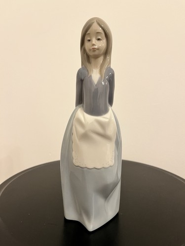 Nao lladro girl with apron - nao,