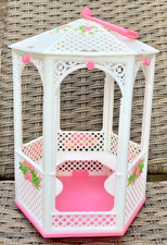 1985 Pedigree  Sindy ‘Carry and Play Fashion House’ (44285)