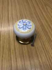 2x DAISY DOOR KNOBS 50MM