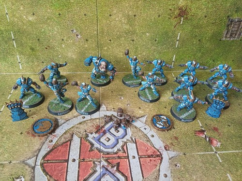 Blood bowl team humans - blood,