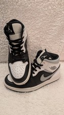 Nike Air Jordan 1 Mid Retro