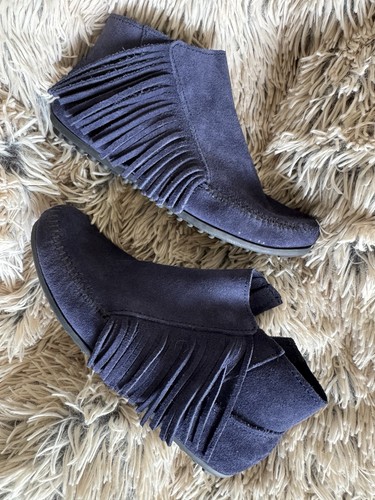 Minnetonka size navy - 6,