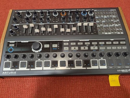 Arturia minibrute - arturia,