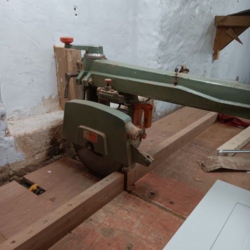 Dewalt radial arm - arm, saw