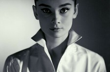 AUDREY HEPBURN ICONIC ACTRESS CANVAS WALL ART DECOR FRAMED 20X30 INCH
