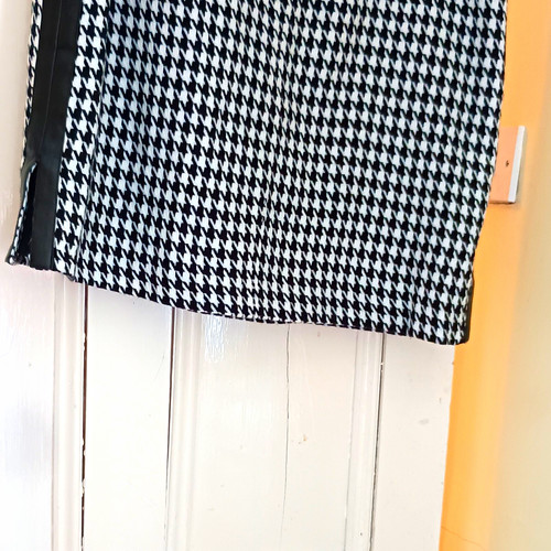 Houndstooth pencil skirt knee - houndstooth,