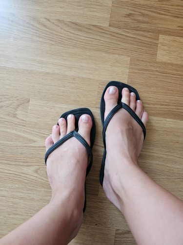 Black flip flops size uk5 - flip,