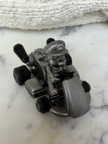 Mario kart pull and figure - mario,