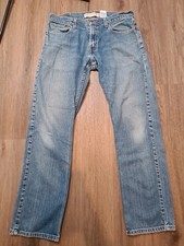 1058: Levi’s 514 Slim Straight Fit Jeans – Mid Wash – W32 L32