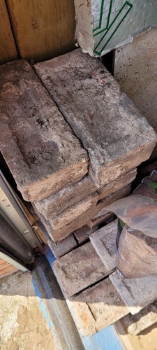 Qty old house bricks - qty,