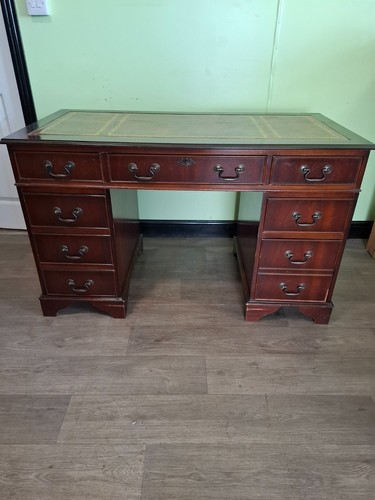 Mahogany pedestal leather - mahogany, top