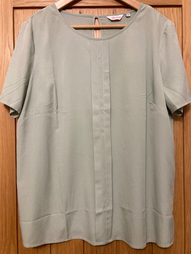 Ladies size green short - ladies, 20