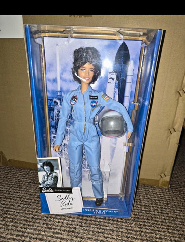 Barbie signature sally ride - sally,