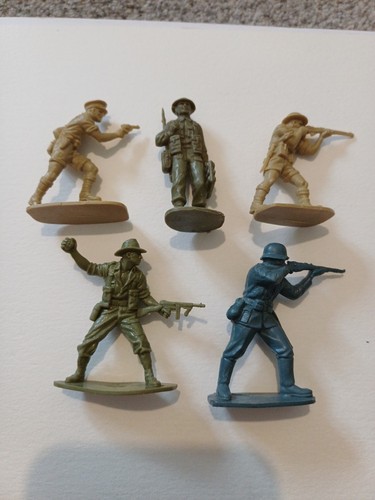 Plastic toy soldiers 32 - plastic,