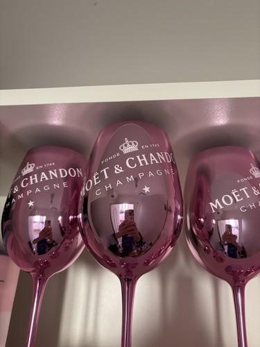 Moet chandon glass - x,