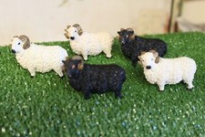 DOLLS HOUSE MINIATURE  =  5