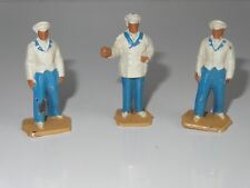 (B) DINKY HOTEL PORTER STAFF